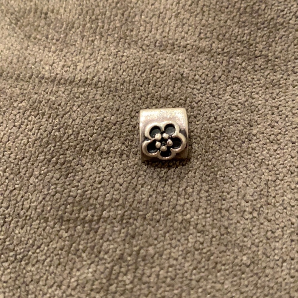 Pandora flower charm